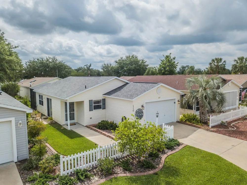 Campos Drive 1736 by White Pelican VR