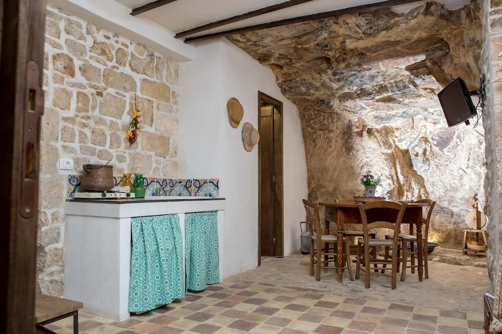 Si-Moutique, le Case-grotte degli Avi 2