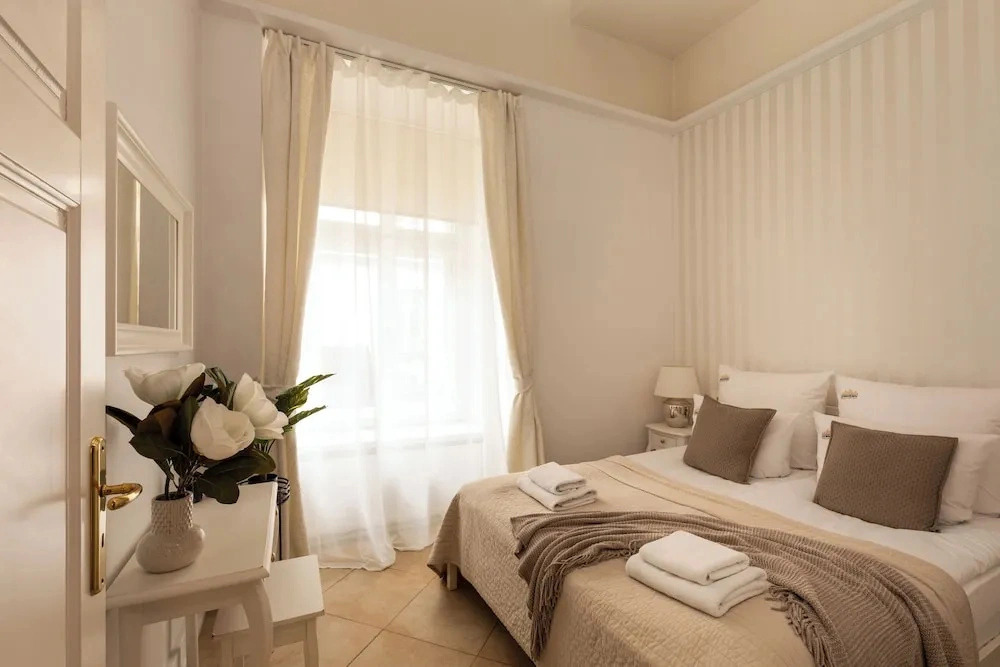 Old Town św Jana by Downtown Apartments