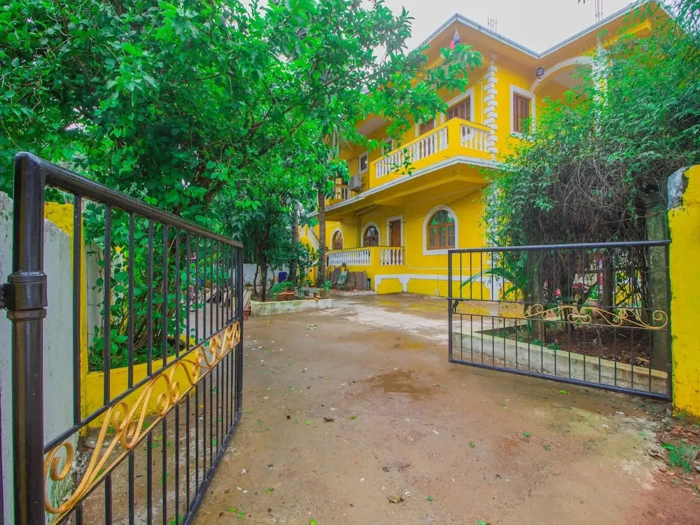 OYO 16401 Home Colorful Studio Calangute Beach