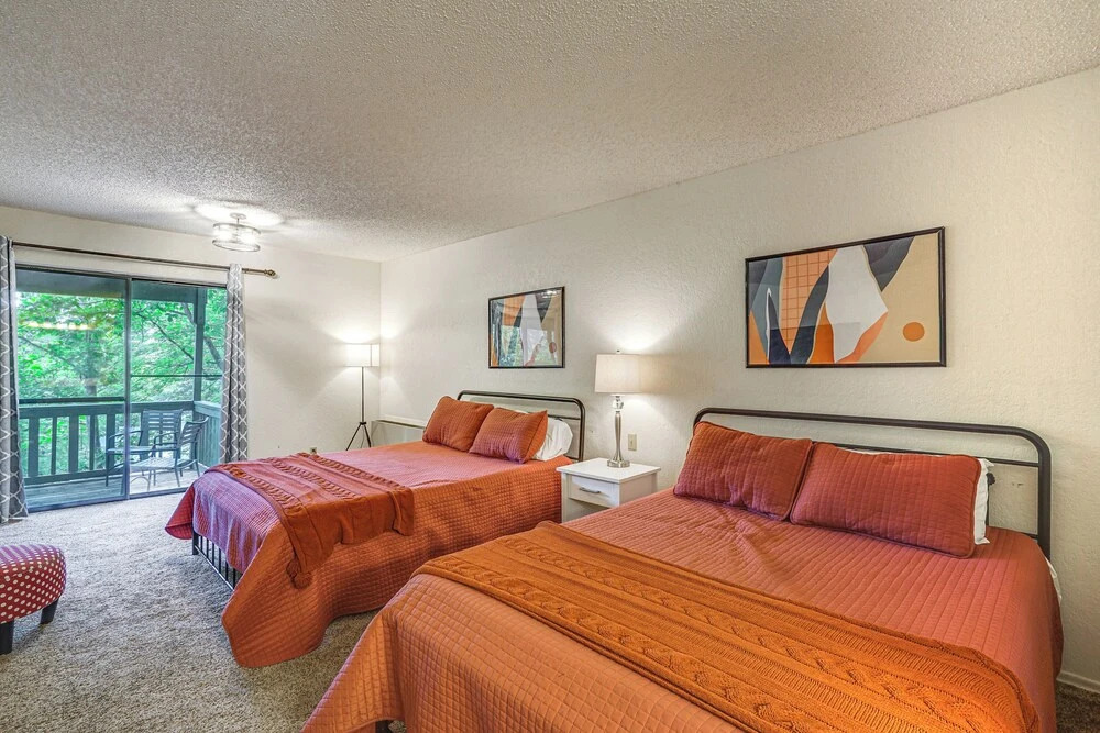 2 Decks & Pool Access: Osage Beach Retreat