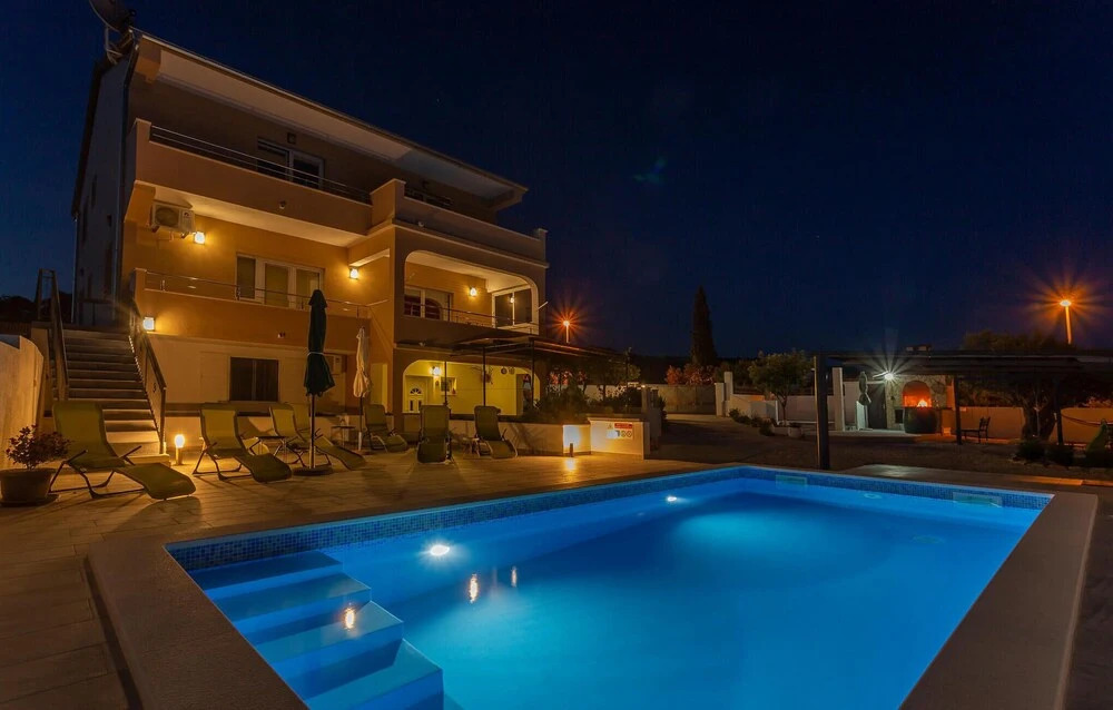 Awesome Home In Kanica