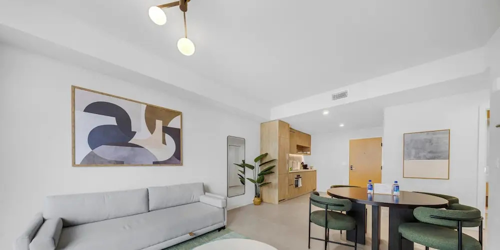 The Crosby Exclusive Condo - Pool & Gym