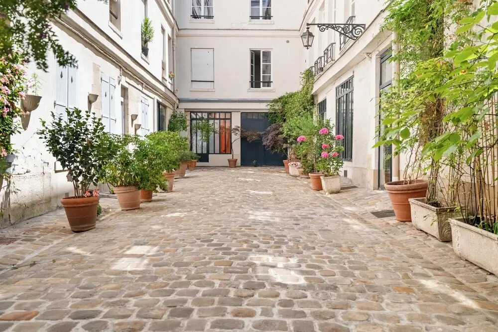 1537 Bourg Tibourg