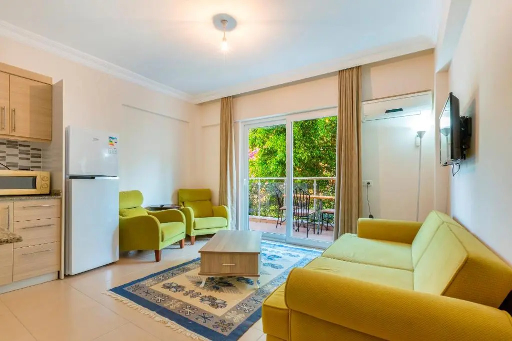 WEEKLY rent of 2+1 apartment 250 m from the sea and in center of all need/Alanyas