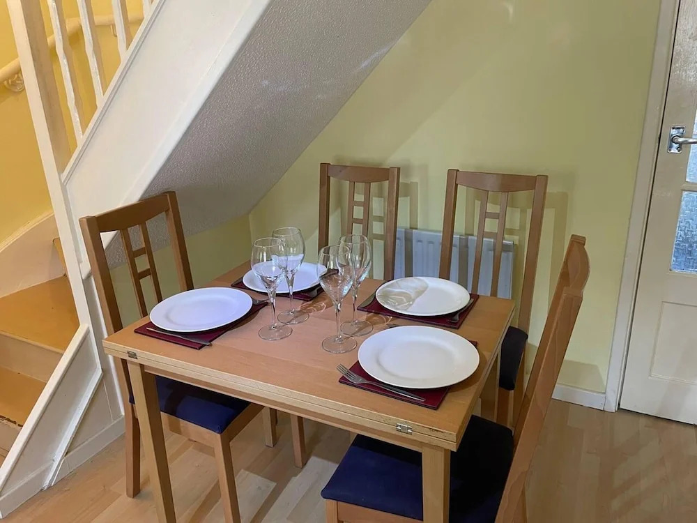 Ideal for Contractors & Families by Hnfc Stays