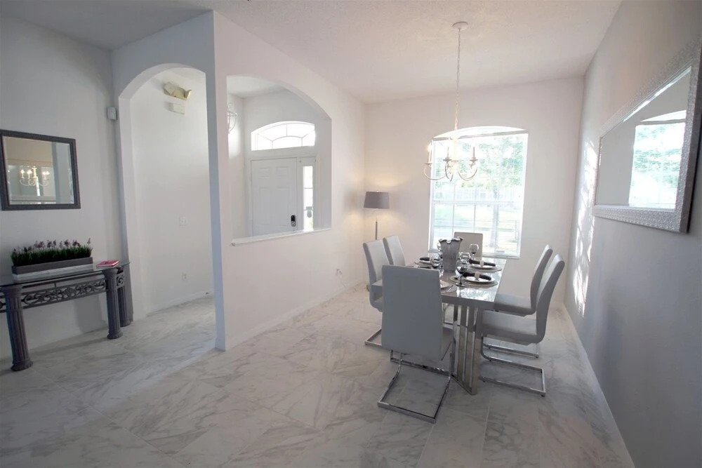Large 5 bed Villa With South Facing Pool Overlooking Water