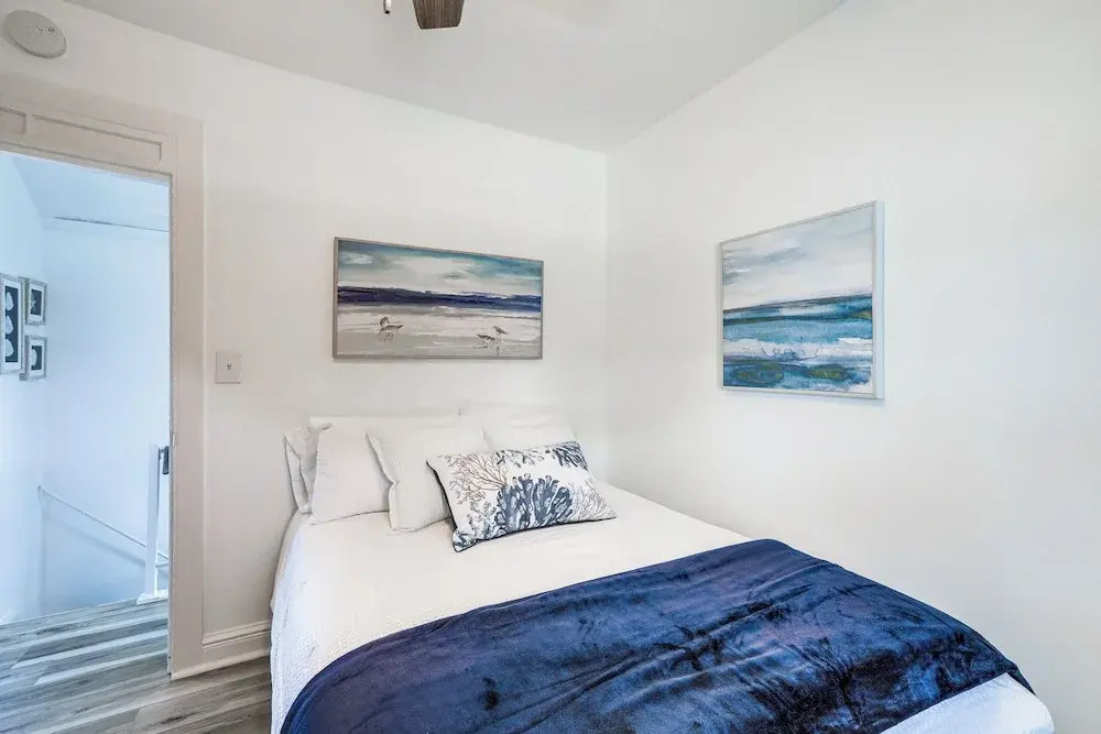 Stroll to Ocean Grove Boardwalk & Beach: Sleek Apt
