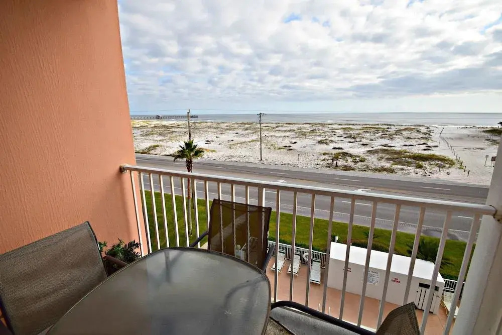Grand Beach Resort 411 by RedAwning