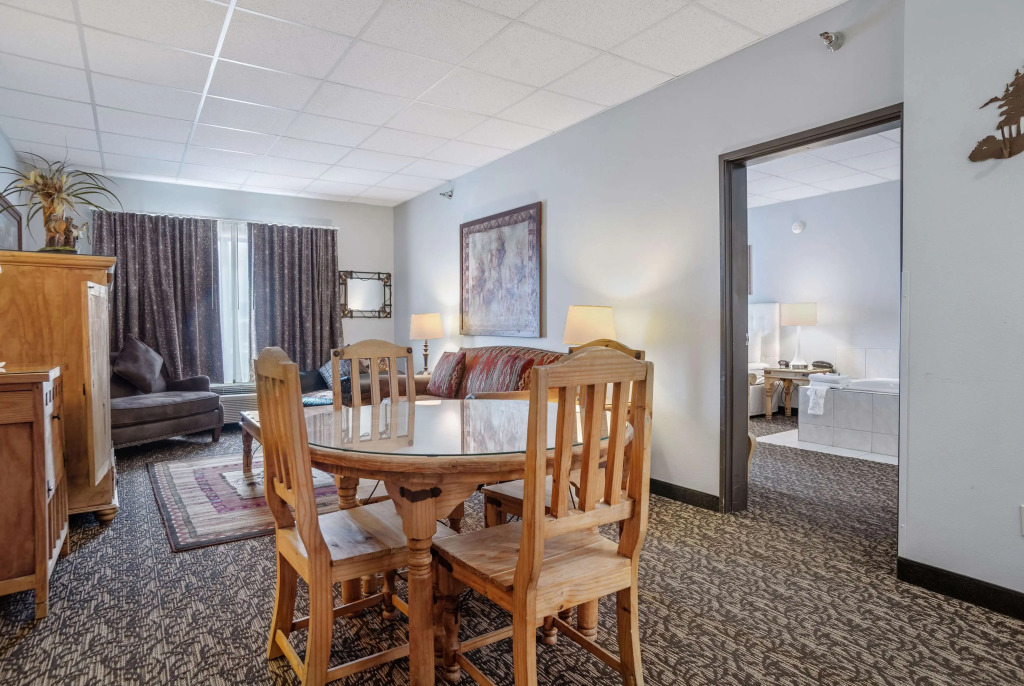 Elevation Inn & Suites, Trademark Collection by Wyndham Downtown Rapid City- Walking Distance To The Monument