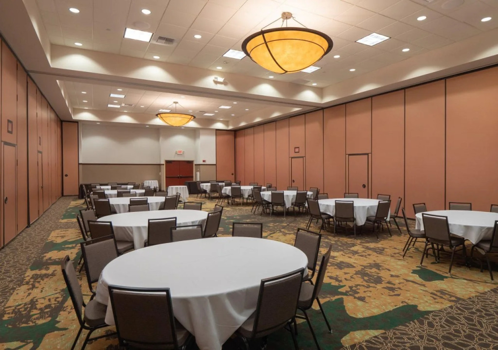 Holiday Inn Stevens Point - Convention Center by IHG