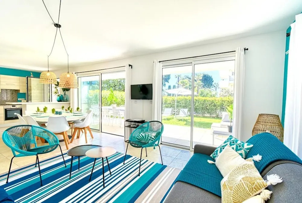 Nice Apartment With Private Garden, Pool & Parking