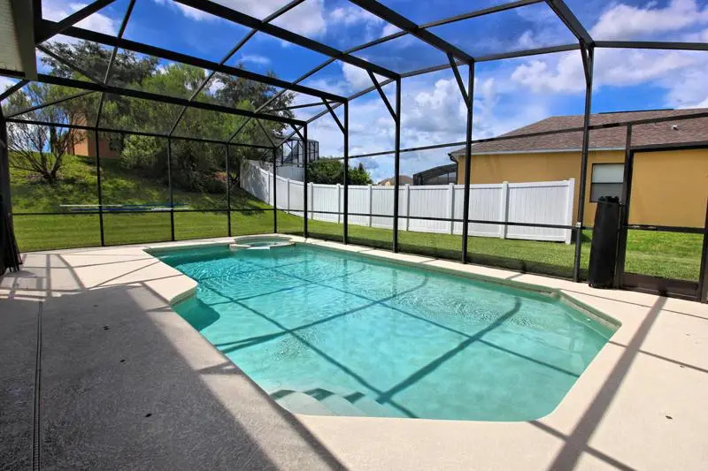 623 Coventry Drive 5 Bedrooms, 3 Bathrooms