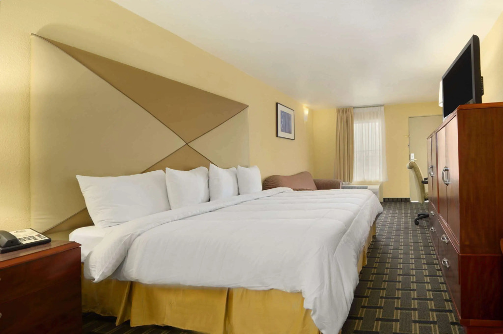 Days Inn by Wyndham Brunswick/St. Simons Area