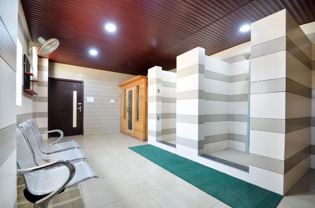 Townhouse by OYO Haibowal Chowk Near DMC
