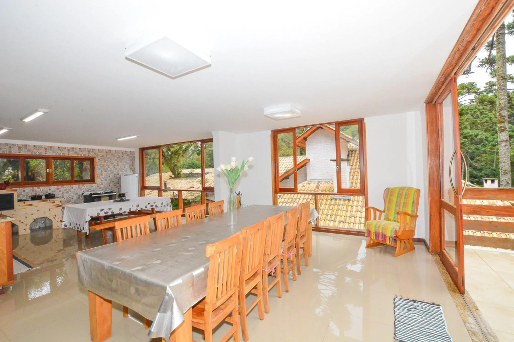 Linda e espaçosa casa em Monte Verde