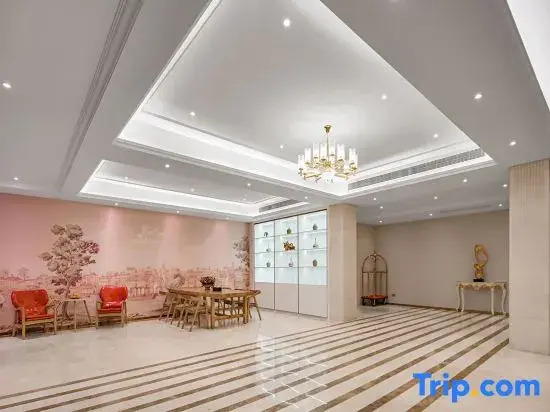Vienna Classic Hotel (Ningbo University Kongpu subway station hotel)