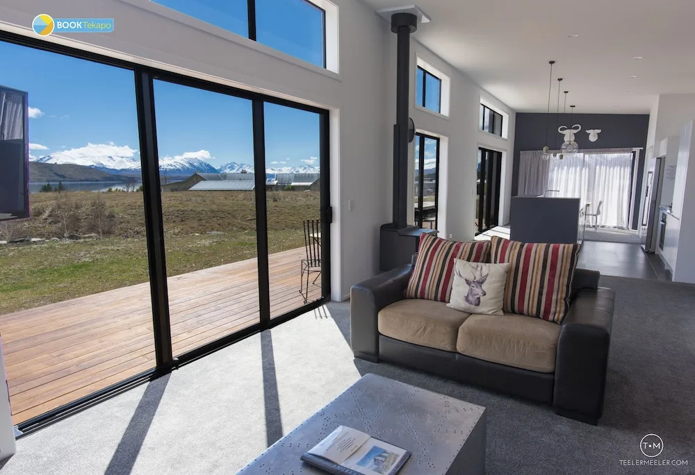 Flat White Lake View Lodge
