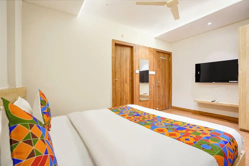 FabHotel White Pearl