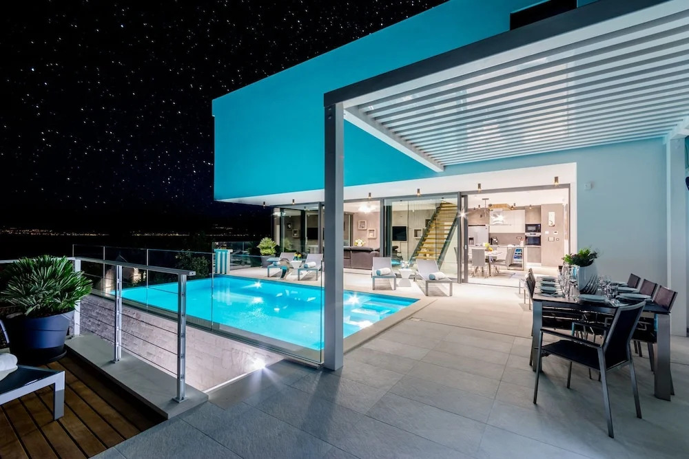 Luxury Villa Soleil with Swimming Pool