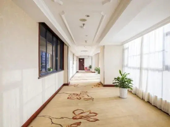 Global Village Elegant Lijiang Hotel (Guilin Two Rivers and Four Lakes Xiangbishan Branch)