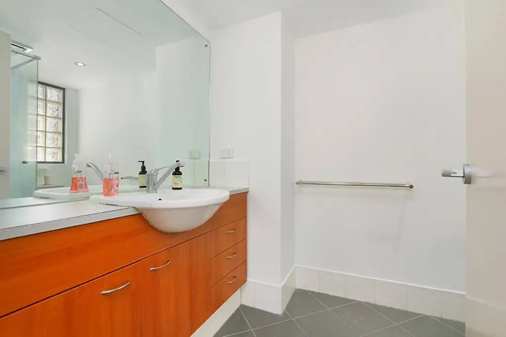 Convenient 3 Bedroom Apartment Close to Casino and CBD
