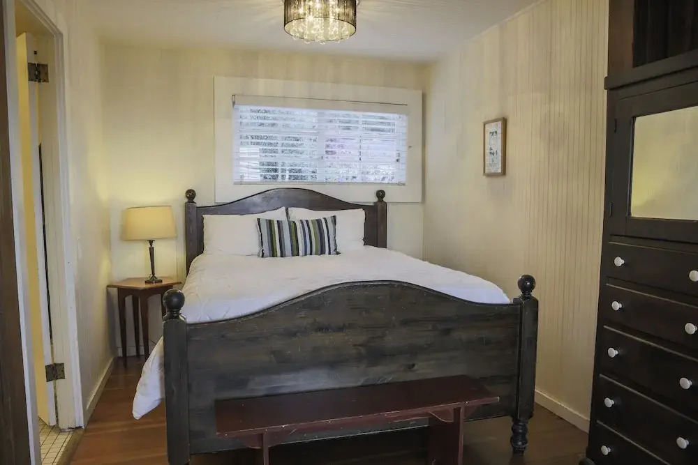 Inn at Schoolhouse Creek