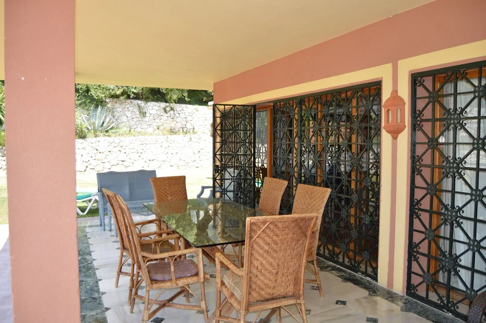 Holiday villa with 5 BR + guest apartment, swimming pool, Casino, Puerto Banus