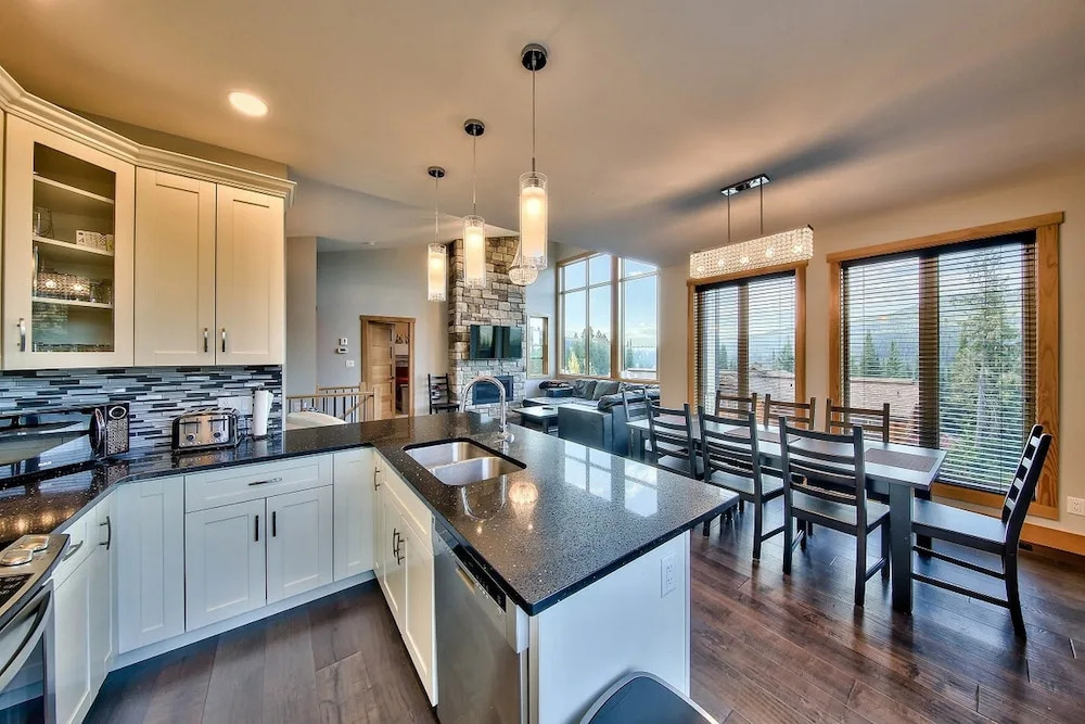 Lookout Lodge By Bear Country
