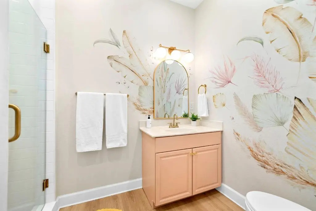 Luxury Villa, 2 Blocks from the Beach, Hot Tub