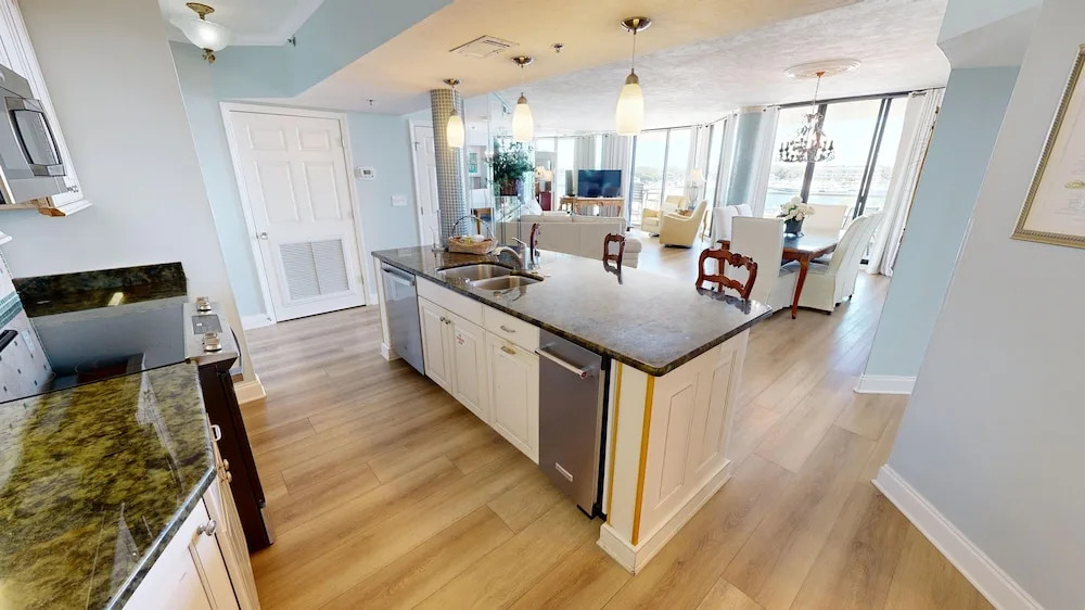 East Pass Towers 304 3 Bedroom Condo by RedAwning