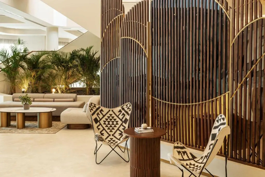 Отель Majestic Cove Hotel