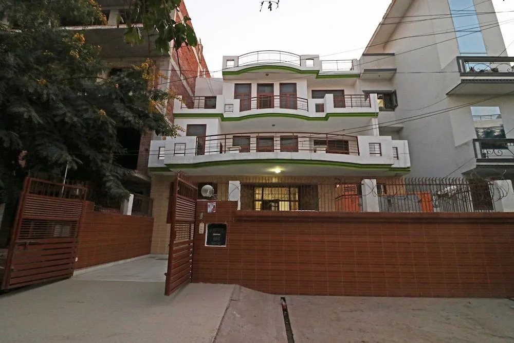 OYO 10071 Go Rooms Sector 45