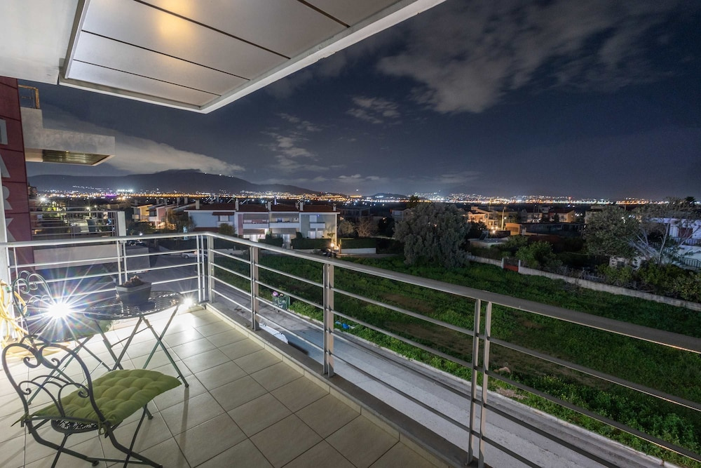 Nancy View Apartment - Right Next to the Airport