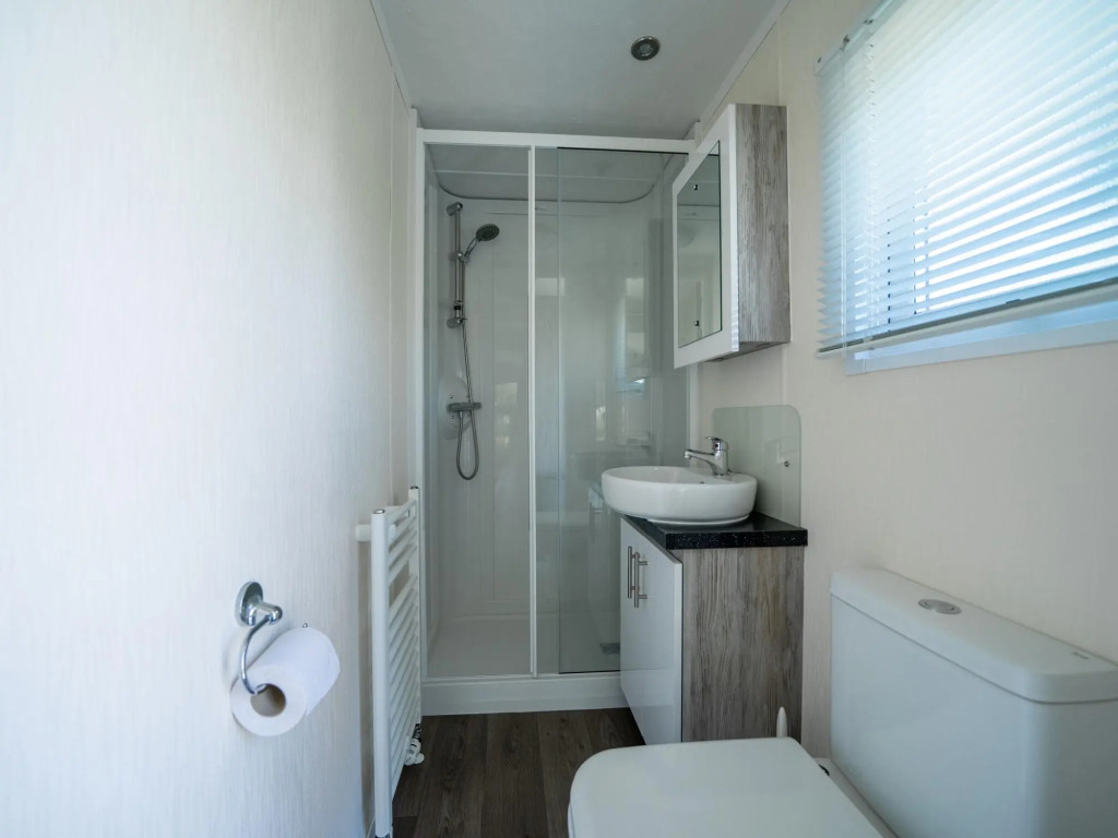 Well-maintained chalet with microwave, on a holiday park close to the Biesbosch