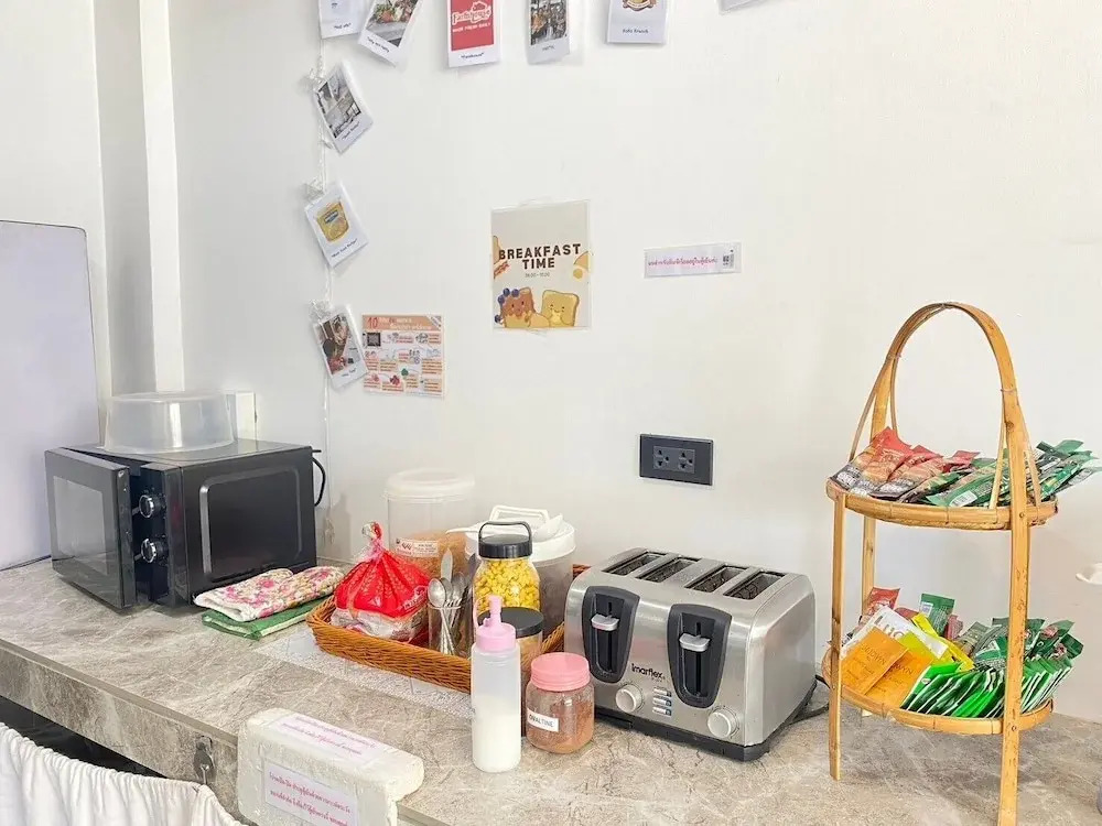 Baan Kun Mhor Hostel บ้านคุณหมอโฮสเทล