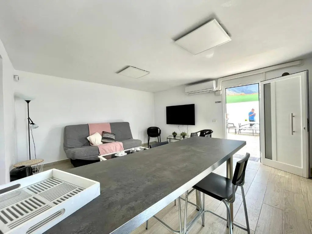 Two-Bedroom House 5, FreeWifi, AC, BBQ, Mountain View