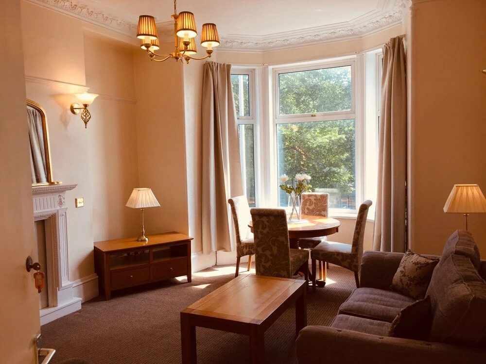 Cosy 5BD Double Upper Flat - Heart of Aberdeen