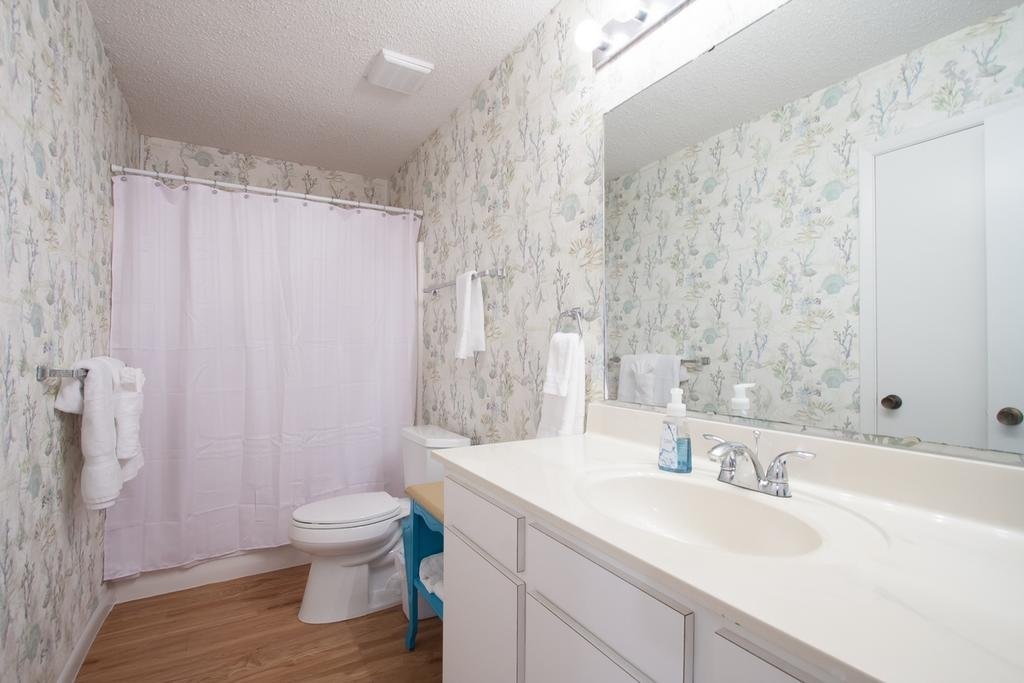 Turtle Cove 4 Br home by RedAwning