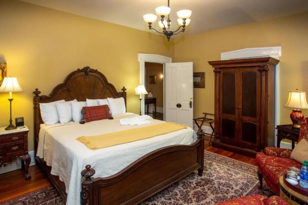 Eliza Thompson House, Historic Inns of Savannah Collection