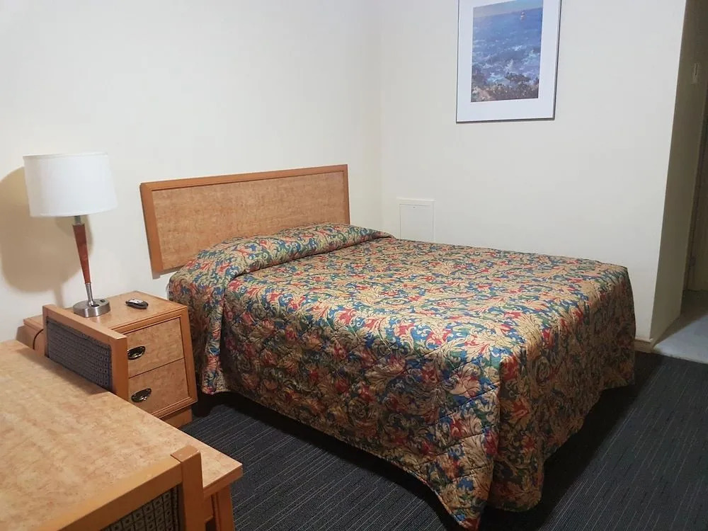 Traveller's Choice Motel