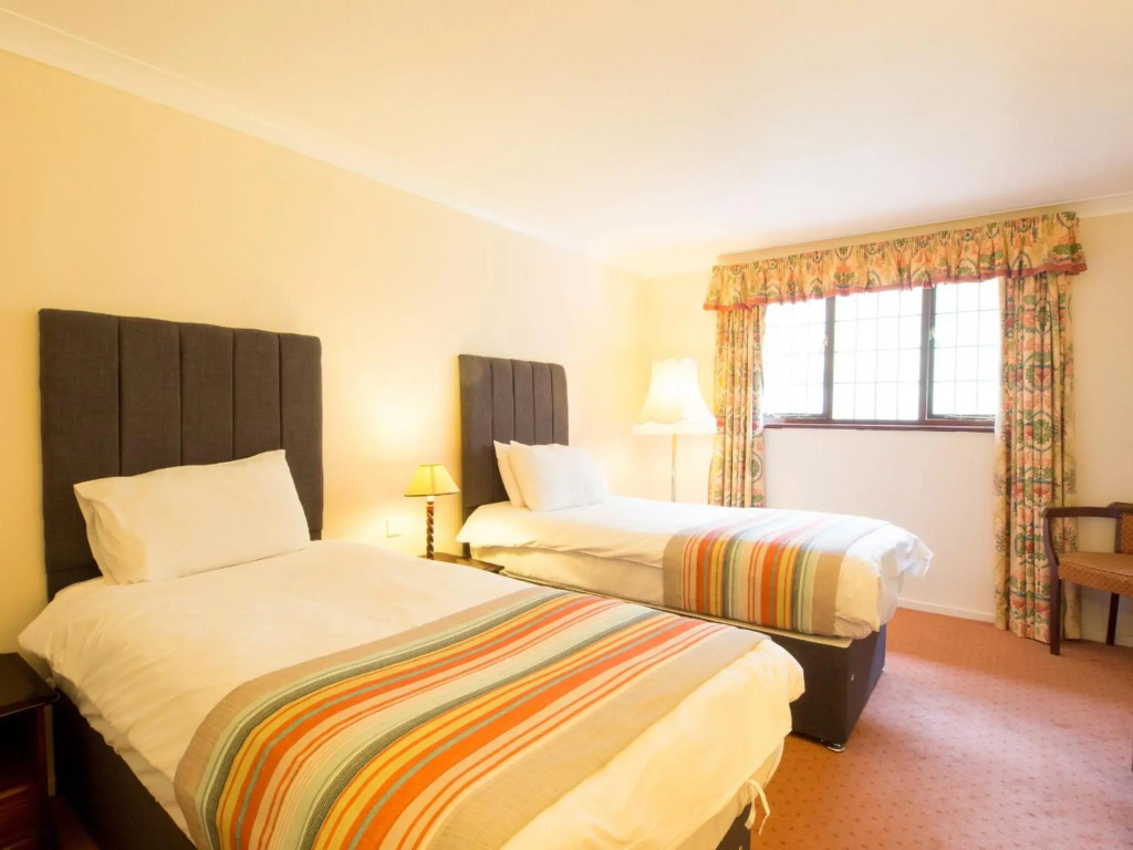 The Devils Punchbowl Hotel