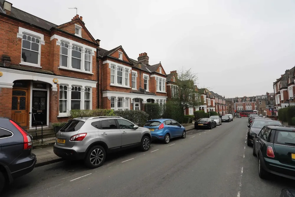 Huge 3 Bed Garden Flat