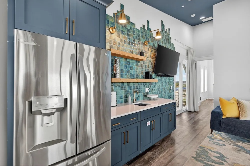 6BR Gulf-front Home, Sleeps 19, Heated Pool & Mini Golf
