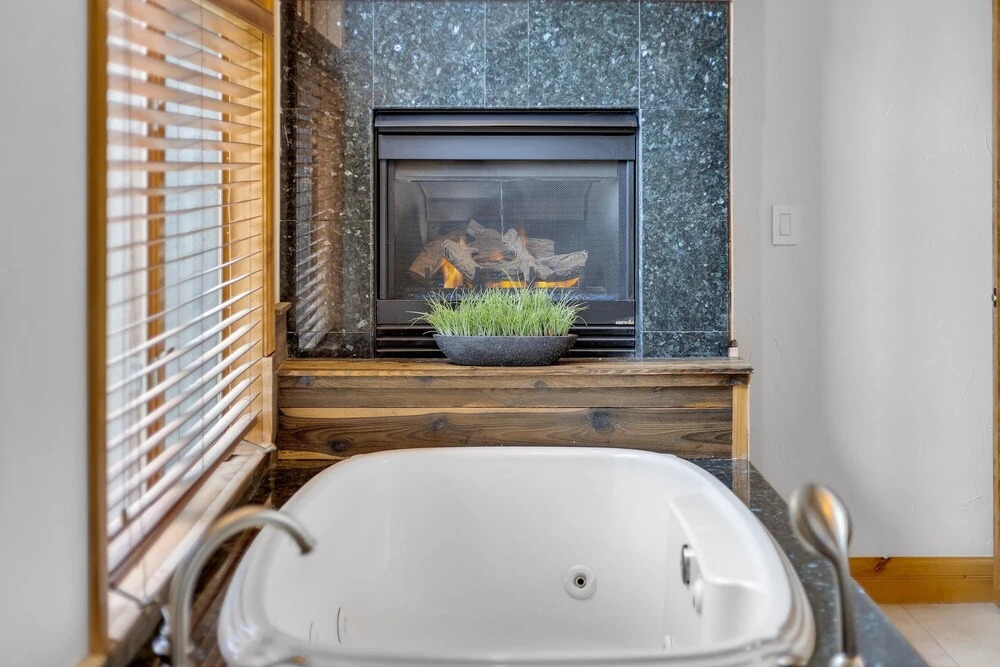 Majestic Lodge Retreat Amenities & Views