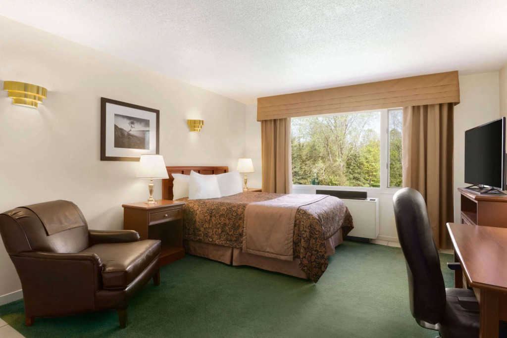 Travelodge by Wyndham Simcoe