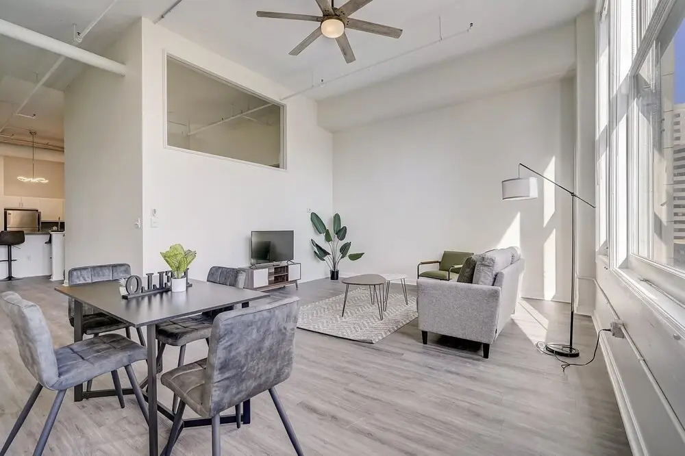 Amazing Downtown 1BR at Historic Block