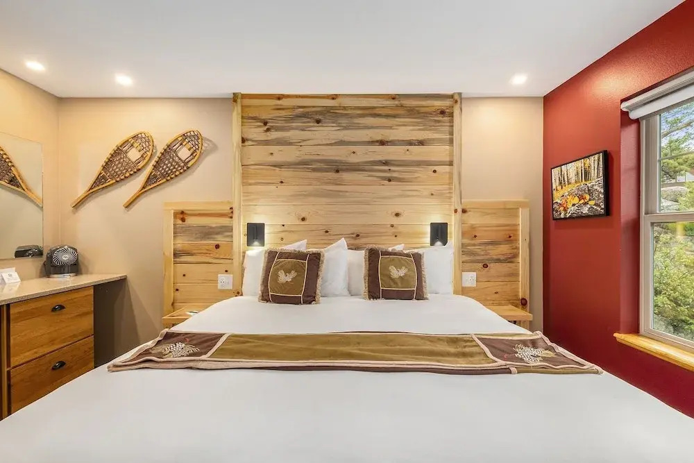 Solitude Fern Lake 202 - Estes Park 1 Bedroom Studio by RedAwning