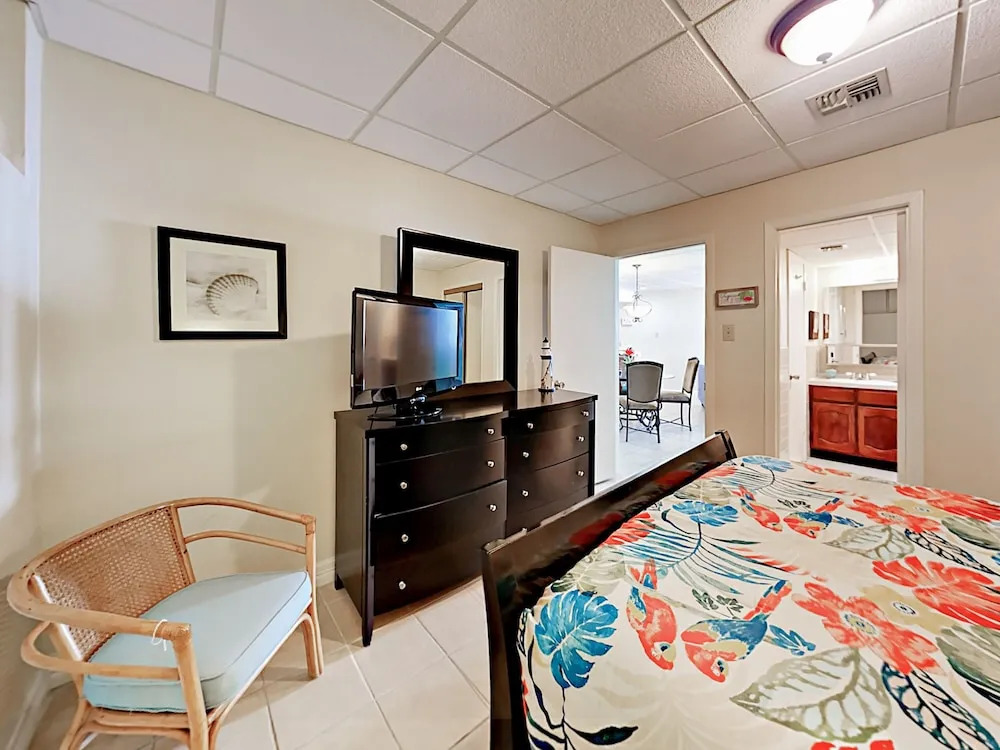 Laguna #305 - 2 Br Condo