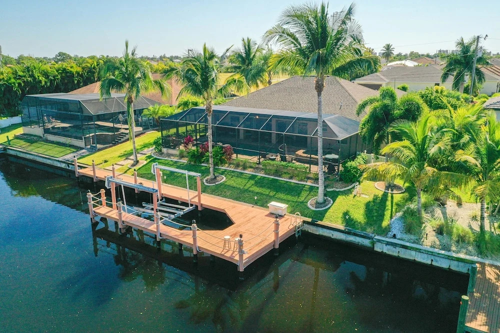 Upscale Canal-side W/ Lanai, Pool & Hot Tub! 3 Bedroom Home